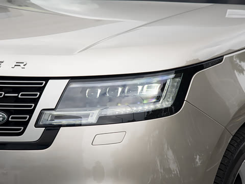 2026�� 3.0 L6 400PS SE�����