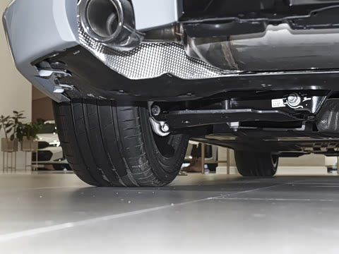 2026�� 225i M�˶���ҹ��װ