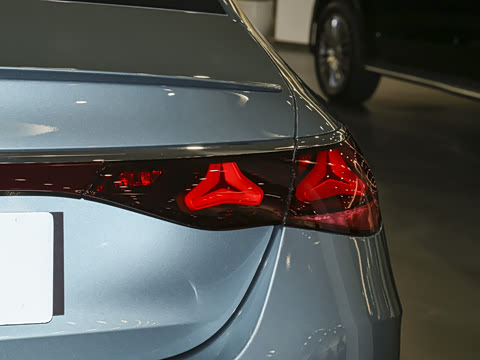 2026�� E 260 �˶���