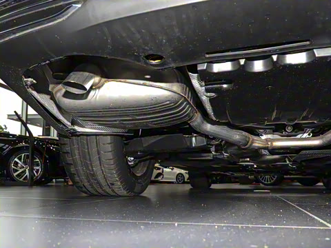 2025�� �Ŀ� E 300 L ������