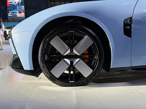 2025�� 750 ���������� Ultra