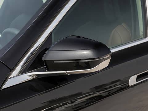 2026�� �Ŀ� 735Li ������װ