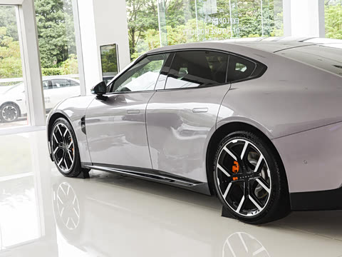 2025�� 702 ������ Ultra