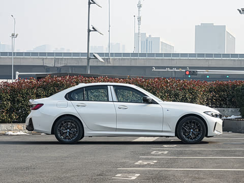 2026�� 330i M�˶���ҹ��װ