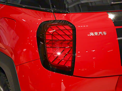 2025�� E ������