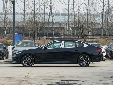 2026�� �Ŀ� 530Li ������ M�˶���װ