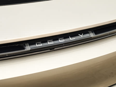 2026�� 225km EM-i Զ�����ǺӰ�