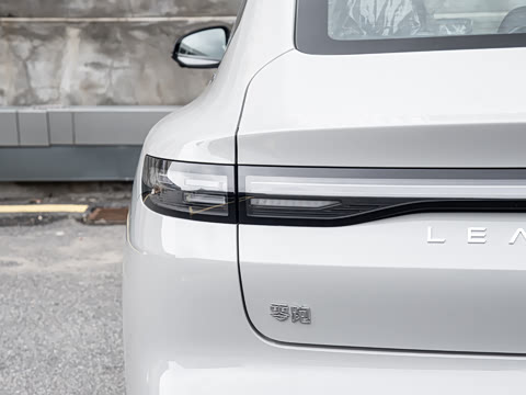 2027�� 590������