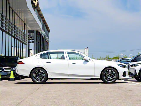 2026�� 530Li ������ M�˶���װ