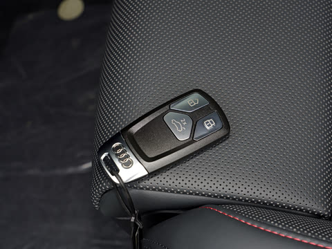 2026�� 200���������� 40 TFSI ���������� B&O ��ҹ��
