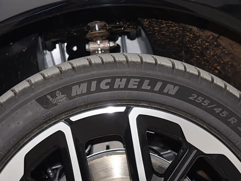 2026�� ���� 1704 Max �Ƽ���