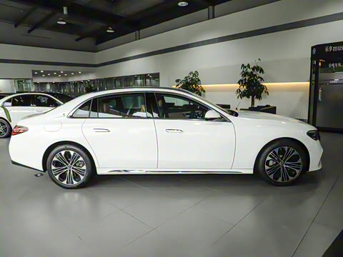 2024�� E 350 e L ���ʽ��϶����γ�