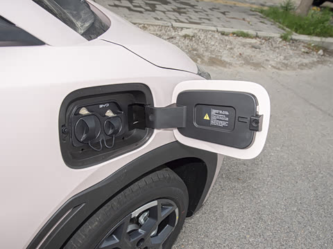 2025�� �Ǽݰ� 405km ���ڰ�