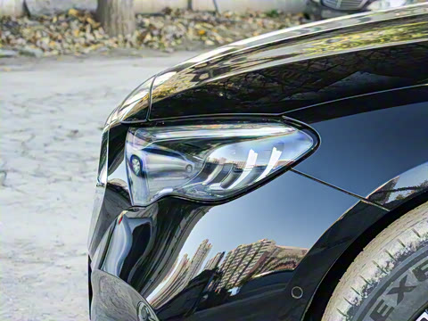 2026�� E 260 L �����