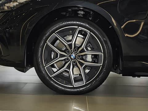 2026�� �Ŀ� eDrive 35L M�˶���װ
