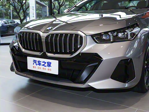 2026�� 530Li ������ M�˶���װ