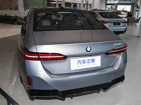 2026�� 530Li ������ M�˶���װ
