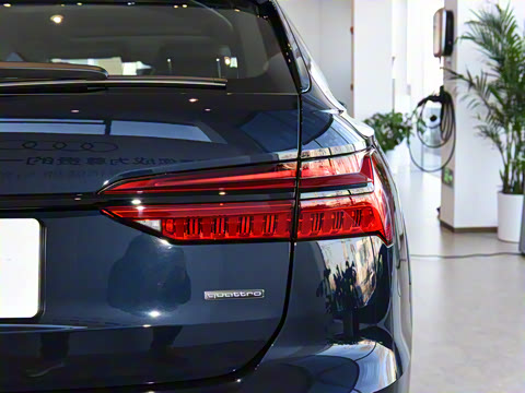 2025�� allroad quattro 55 TFSI ��̽�ռ�