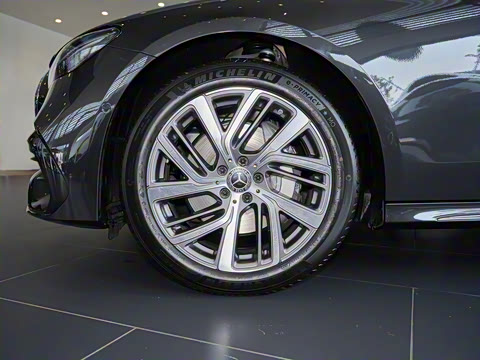 2025�� �Ŀ� E 300 L ʱ���˶���