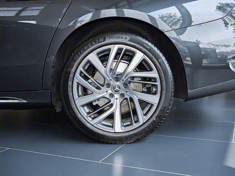 2025�� �Ŀ� E 300 L ʱ���˶���