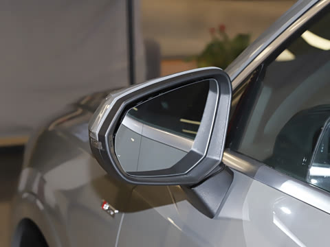 2026�� quattro 45�����ذ� 35TFSI ʱ�ж�����