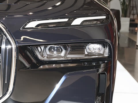 2026�� 735Li M�˶���װ