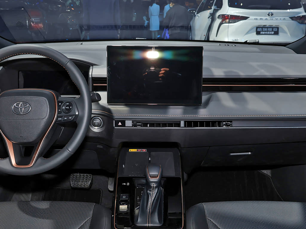 Toyota Corolla Cross I Рестайлинг, Внедорожник 5 дв.: фото поколения