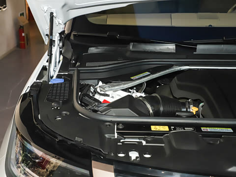 2025�� 4.4 V8 SV���ٴ����ӳ��� 4��