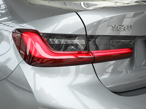 2026�� 330Li M�˶���ҹ��װ
