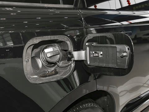 2026�� 3.0 L6 400PS SE�����