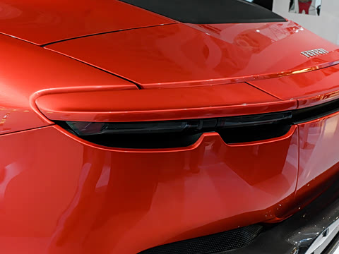 2026�� 3.9T V8 Spider