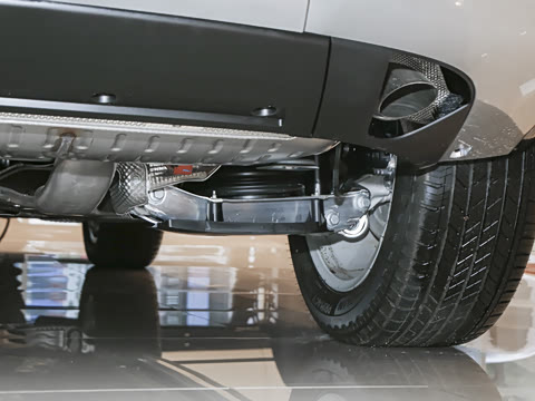 2026�� 3.0 L6 400PS SE�����