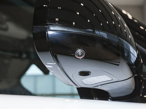 2026�� 3.0 L6 400PS SE�����