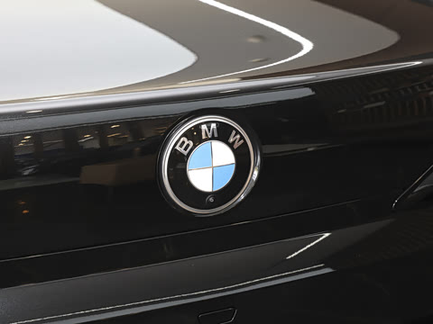 2026�� �Ŀ� 735Li M�˶���װ