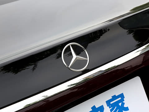 2026�� �Ŀ� E 300 L �����˶���