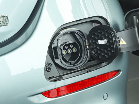 2025�� �Ŀ� C 350 eL