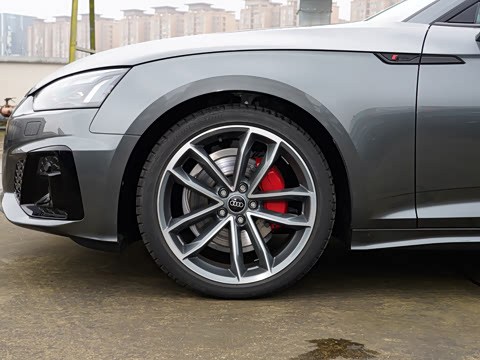 2025�� Sportback ��ذ� 40 TFSI quattro ����������
