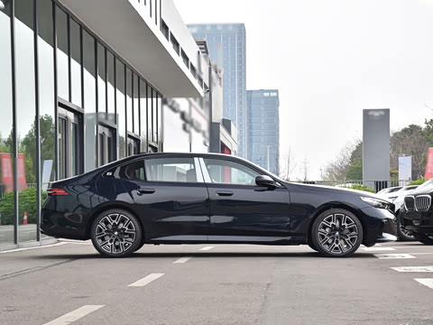 2026�� �Ŀ� 530Li ������ M�˶���װ