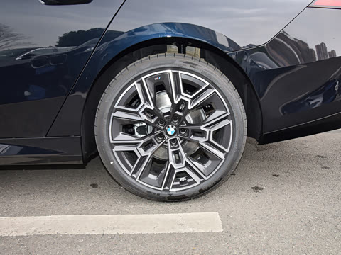 2026�� �Ŀ� 530Li ������ M�˶���װ