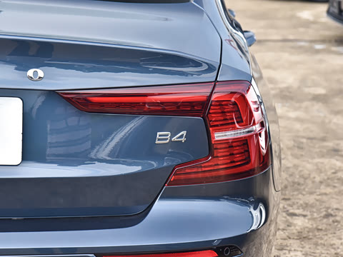 2026�� B4 ��Զ������