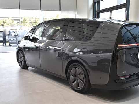 2025�� Ultra ���ܻ��°�