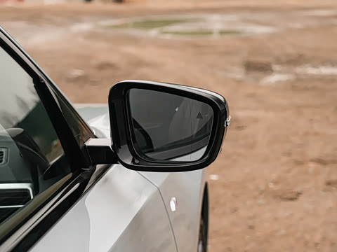 2026�� 330Li M�˶���ҹ��װ