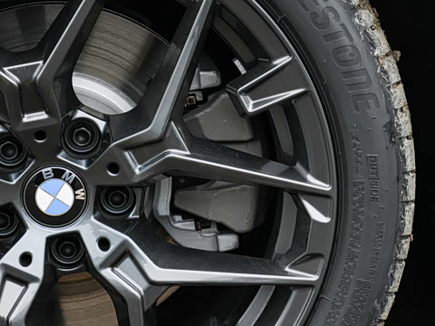 2026�� 330Li M�˶���ҹ��װ