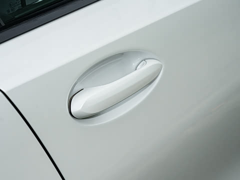 2026�� 330Li M�˶���ҹ��װ