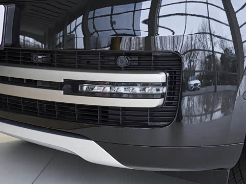 2026�� 3.0 L6 400PS SE�����