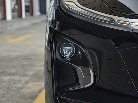 2025�� 610km PLUS