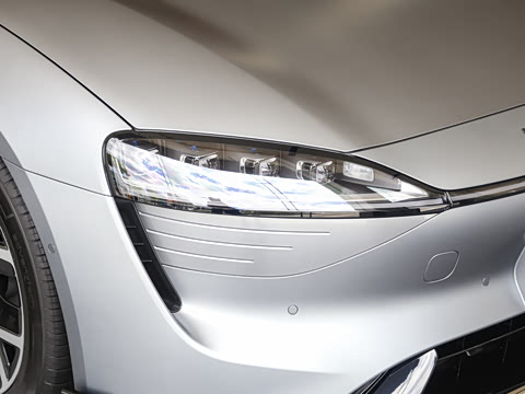 2025�� 705km Max