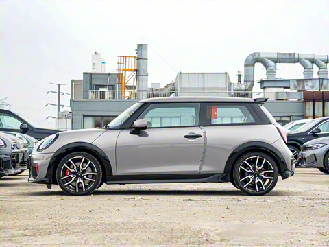2025�� JOHN COOPER WORKS