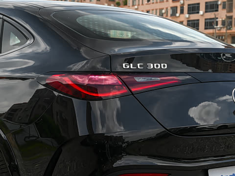 2026�� �Ŀ� GLC 300 4MATIC ����SUV