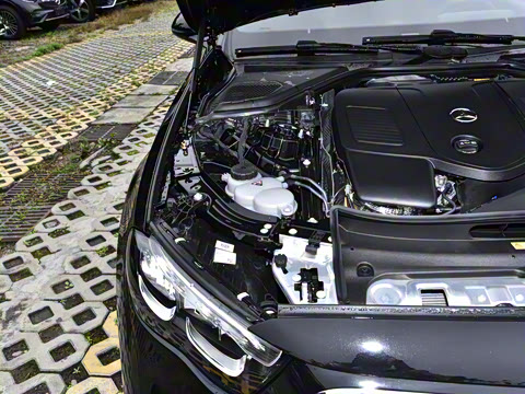 2026�� E 300 L �����˶���